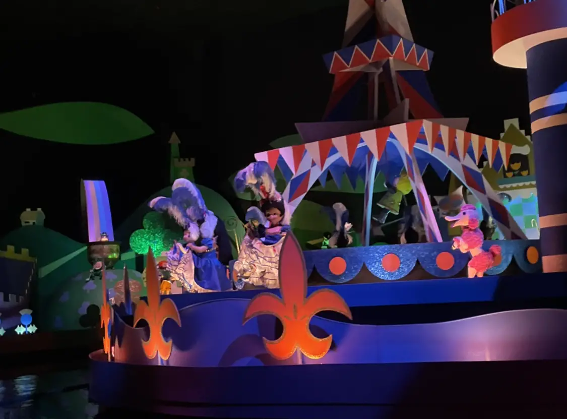 Discover The World On A Boat: Small World Ride 2