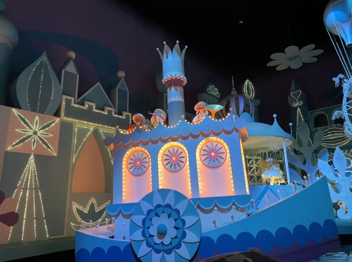 Discover The World On A Boat: Small World Ride 6